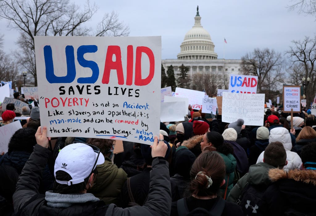 СПИД, малярия и детский голод. К каким последствиям приведет закрытие USAID