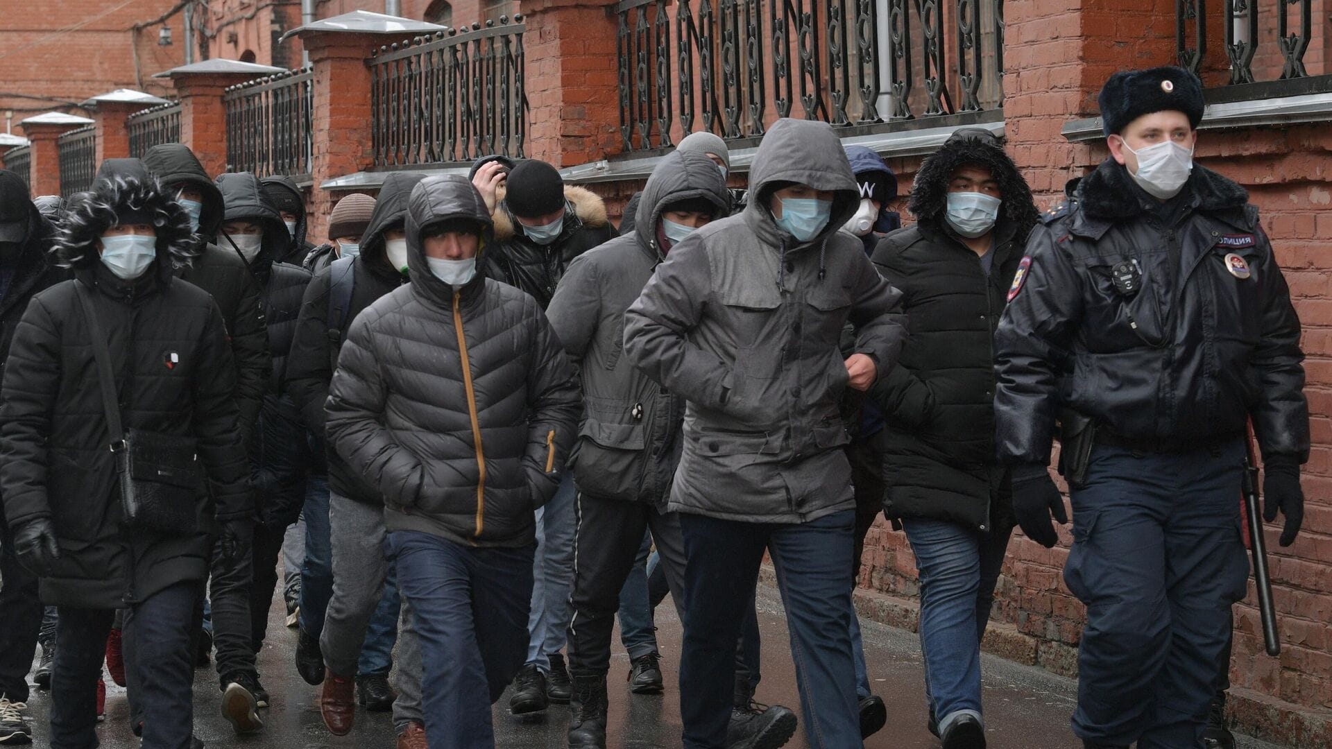 Путин утвердил Концепцию миграционной политики. «Идея воспроизводить население “естественным путем“ противоречит реальности» — правозащитник